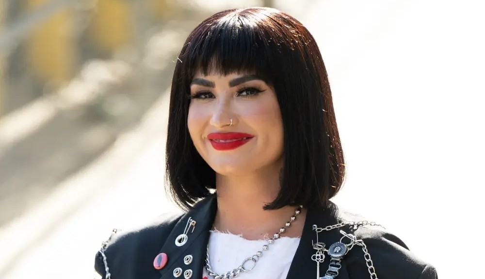 Demi Lovato explica porque ela começou a usar os pronomes ela/dela novamente