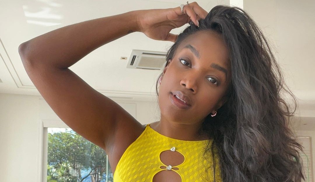 Iza posa sem maquiagem e fãs elogiam sua beleza natural