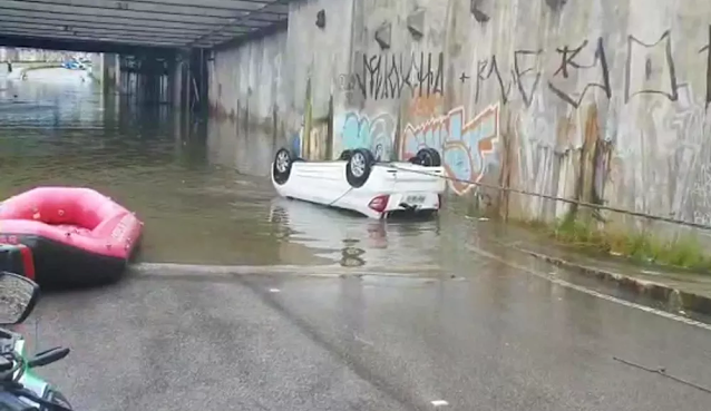 Recife: Mulher morre após ficar presa em carro embaixo d’água durante chuvas