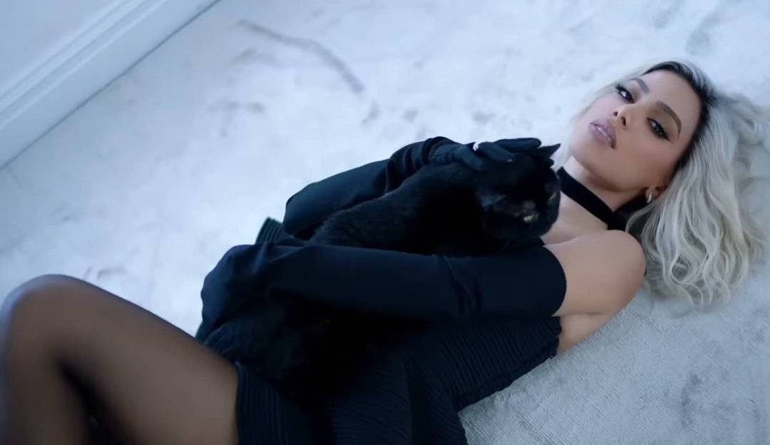 “Gata”: Anitta lança primeiro clipe de “Versions of Me Deluxe”