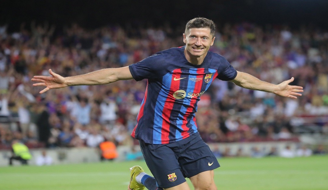 Barcelona vence o Pumas por 6×0 e Lewandowski marca seu primeiro gol pelo clube