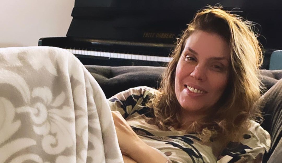 Simony tranquiliza fãs após alta do hospital: “Já deu certo”