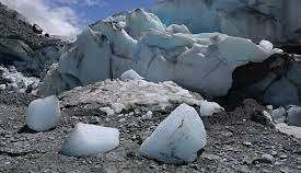 Suíça: Degelo de geleiras revelam restos humanos e destroços de aeronave na neve 
