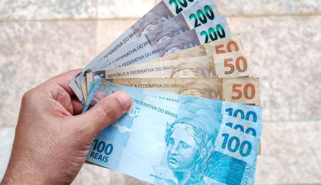 Salário mínimo de R$ 6.388,55 seria o ideal para uma família de quatro pessoas em julho de 2022