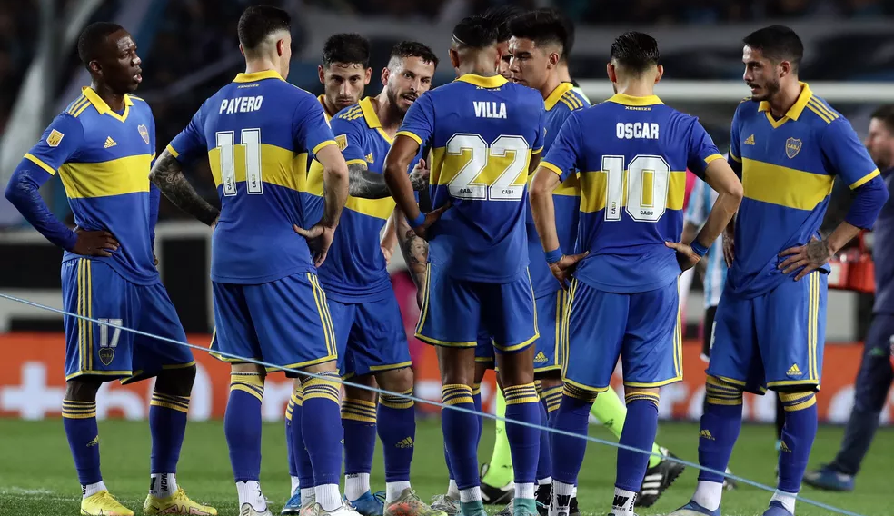 Boca e Racing empatam em jogo com especulações de briga no vestiário