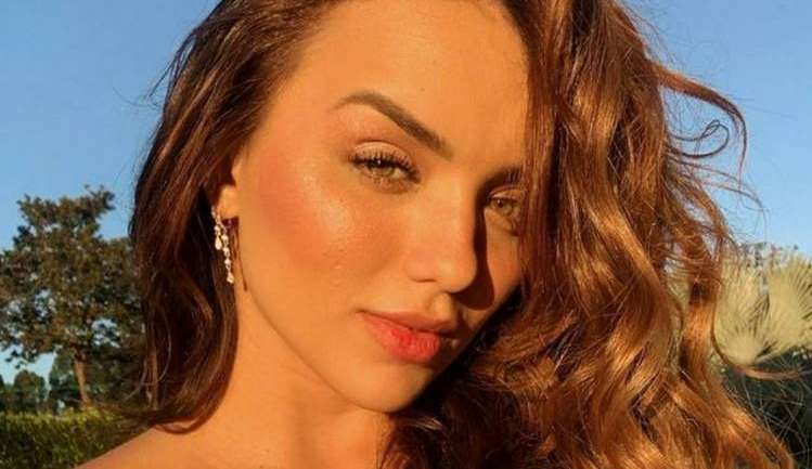 Rafa Kalimann compartilha clique em preto e branco com reflexão “Acreditar nos valores humanos e a ser otimista”