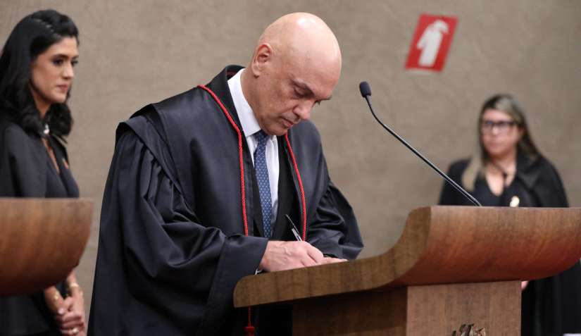 Posse de Alexandre de Moraes no TSE é marcada por momentos constrangedores