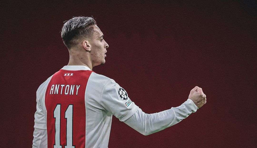 Antony não é relacionado em partida pelo Ajax, e técnico comenta sobre atitudes do jogador