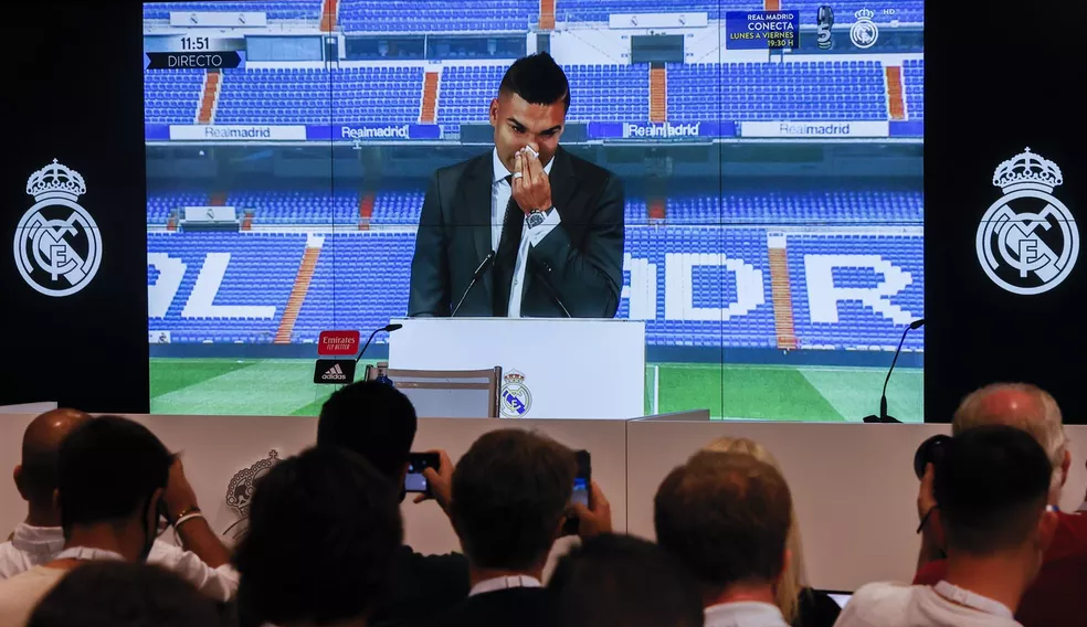 De saída para o Manchester United Casemiro foi homenageado em sua despedida