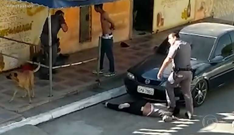 PM que pisou no pescoço de mulher em 2020 é absolvido e vítima diz se sentir injustiçada
