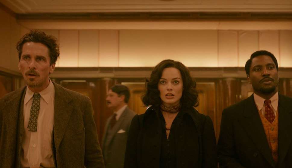 “Amsterdam” ganha novo pôster com Christian Bale, Margot Robbie e John David Washington
