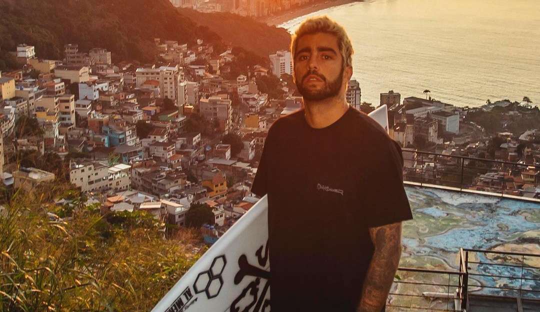 Pedro Scooby rebate críticas após viajar com os filhos sem a esposa, Cintia Dicker