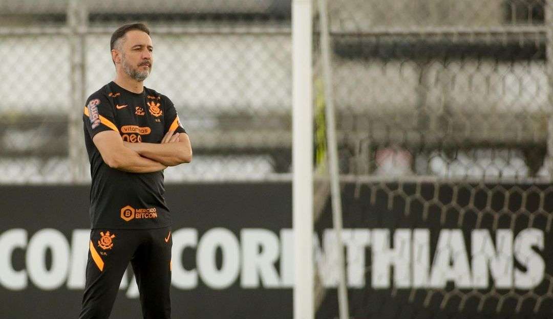 Futuro incerto de Vítor Pereira no Corinthians, permanência depende da família