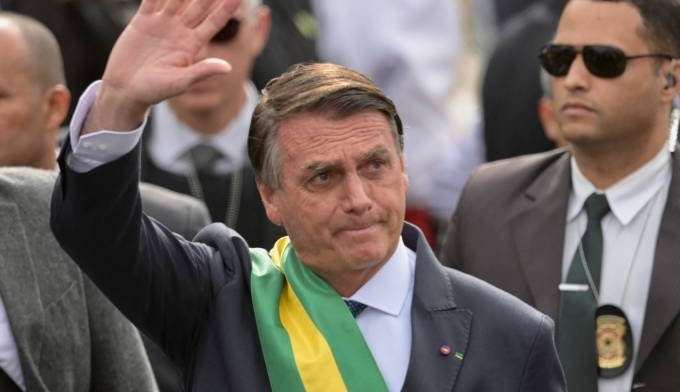 Bolsonaro aceita convite para funeral de Elizabeth II em Londres