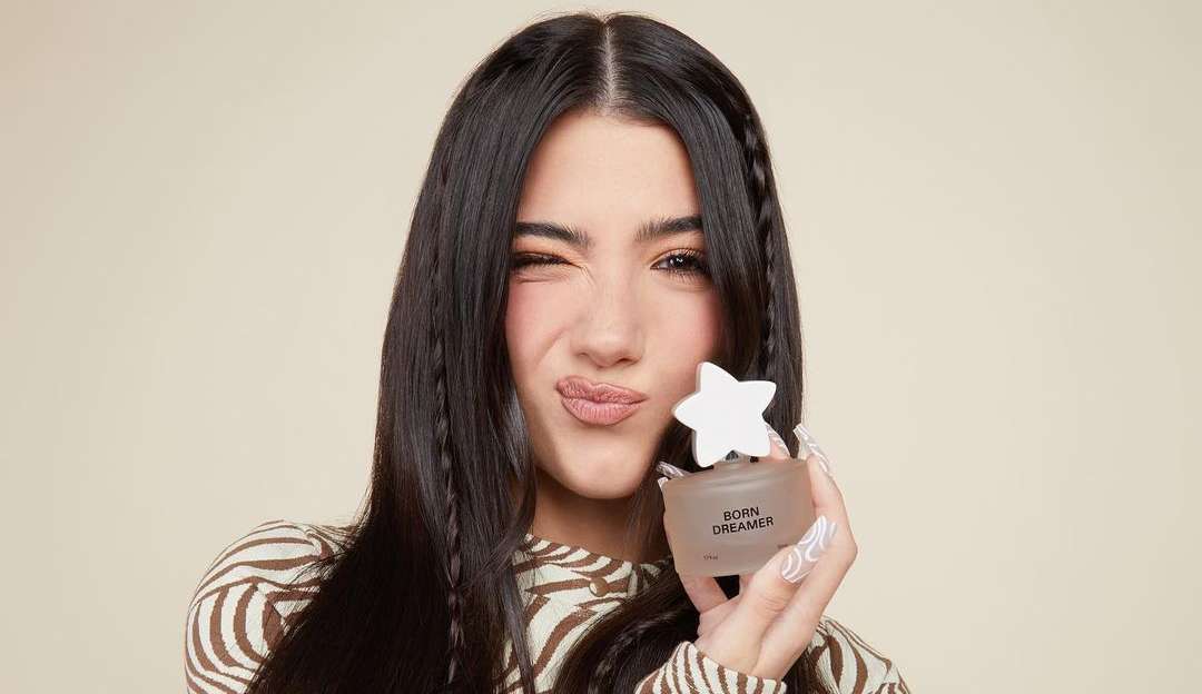 Além de sucesso no TikTok, Charli fatura milhões com empreendedorismo