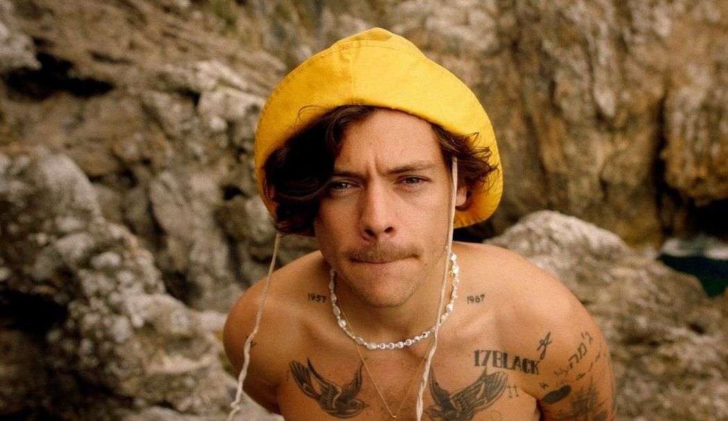 Harry Styles alcança feito impressionante e conta com duas músicas no top 3