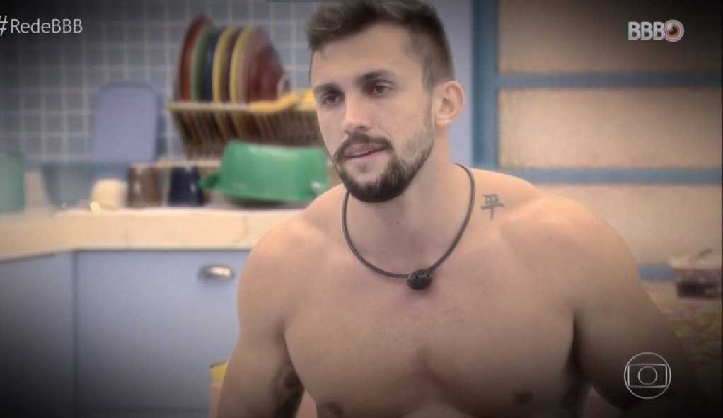 Edição do BBB 21 expõe Arthur sobre castigo do monstro e internautas reagem
