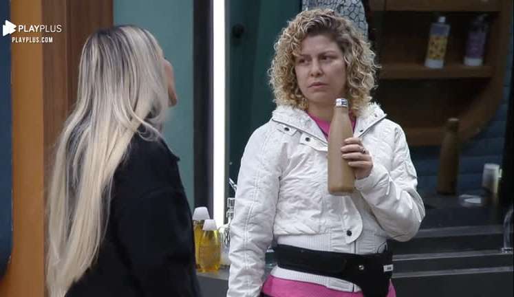 Bárbara reclama sobre palavrões e Deolane a enfrenta em “A Fazenda”