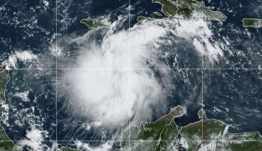 Furacões estão se fortalecendo rapidamente com a crise climática, afirmam cientistas