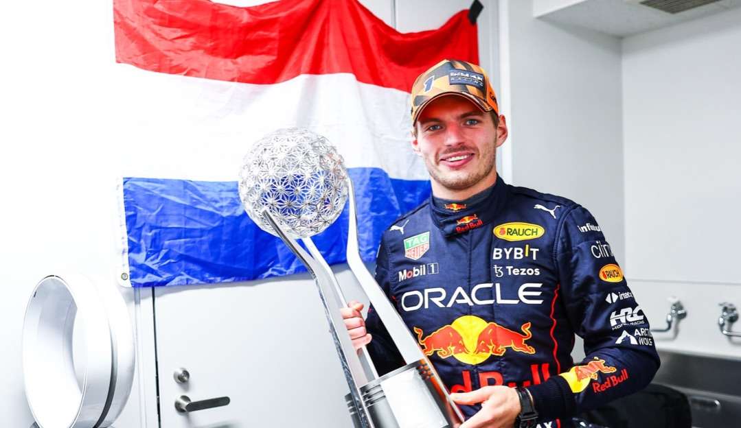 Verstappen fica com 3ª maior antecedência da história e com bi