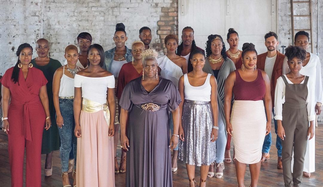 Fundadora do coral que cantou em casamento real defende Príncipe Charles quanto às acusações de racismo