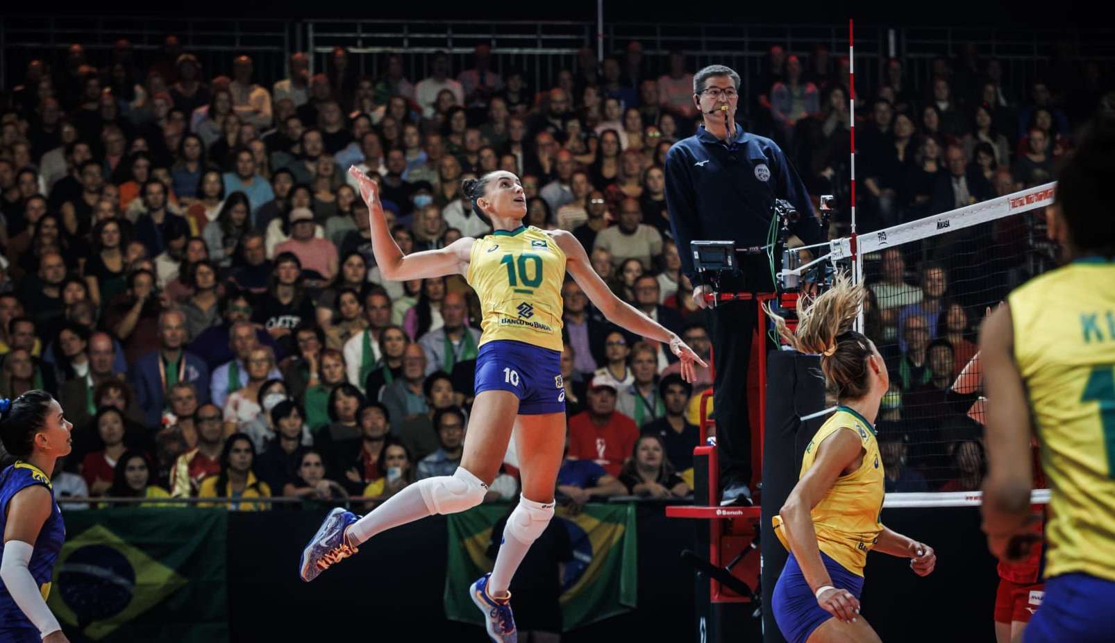 Brasil vence o Japão de virada e garante vaga na semi do Mundial