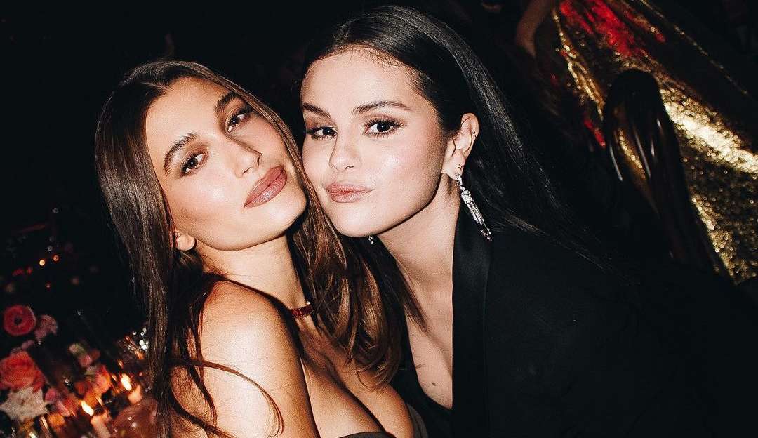 Selena Gomez e Hailey Bieber surpeendem fãs ao serem fotografadas juntas