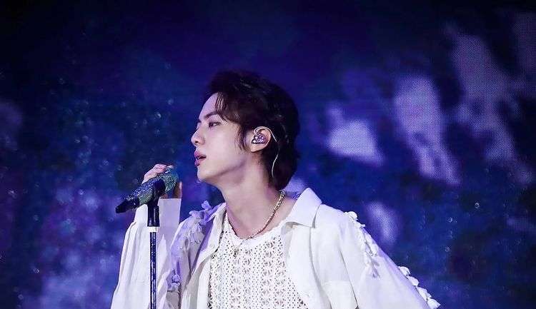 BTS: Jin anuncia carreira solo durante show do grupo na Coreia do Sul