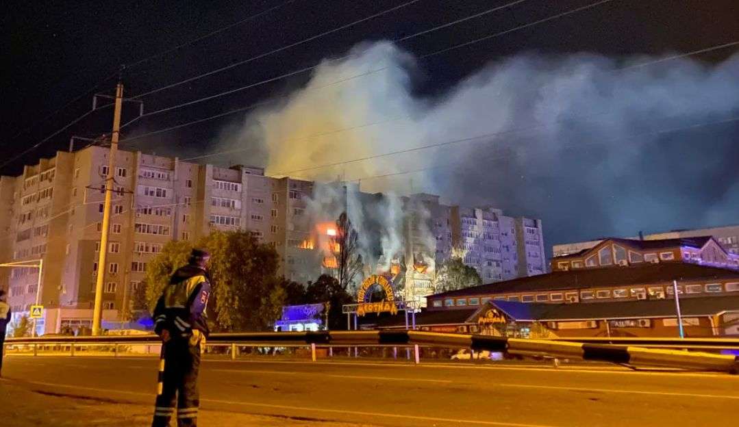 Caça militar russo cai e atinge prédio residencial em Yeysk