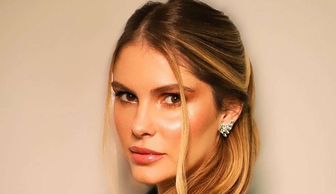 Bárbara Evans choca web ao posar 25kg mais magra após gravidez