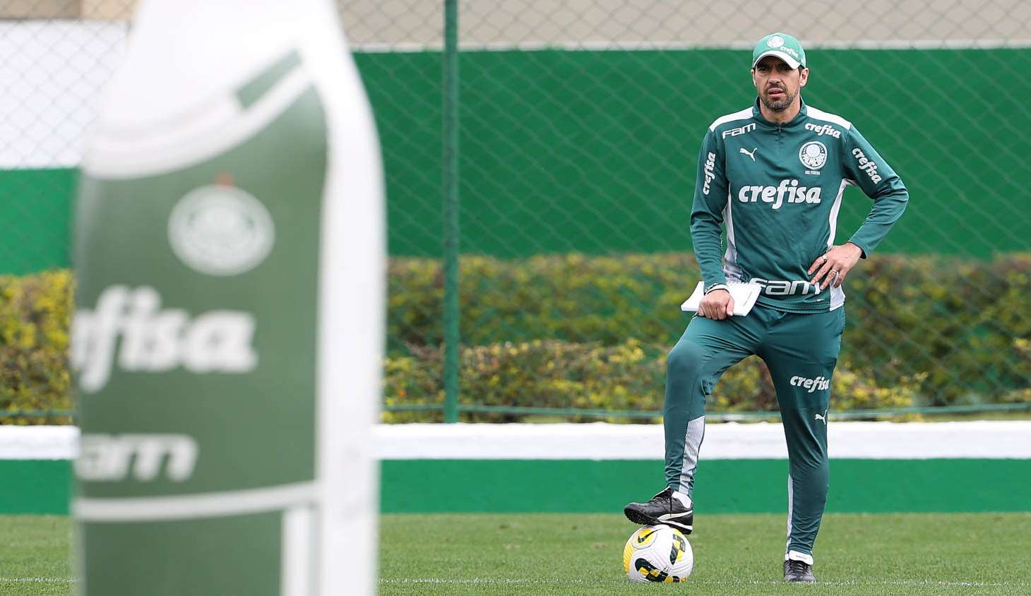 Abel Ferreira e Tite marcam presença na lista de melhores técnicos do mundo