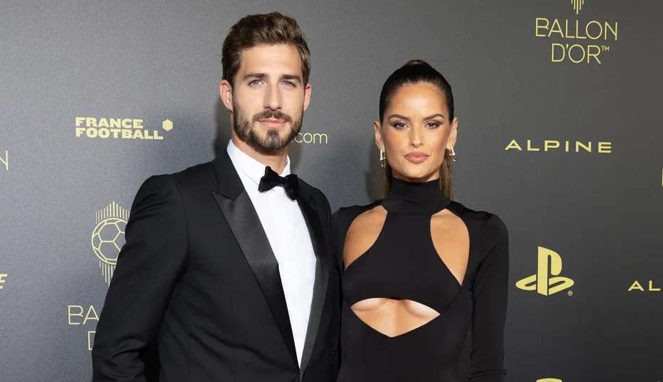 Izabel Goulart revive tendência do decote underboob