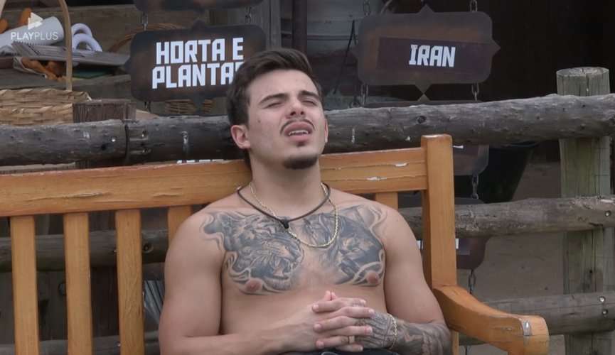 A fazenda 14: Assessoria de Thomaz pede para fãs a eliminação do participante