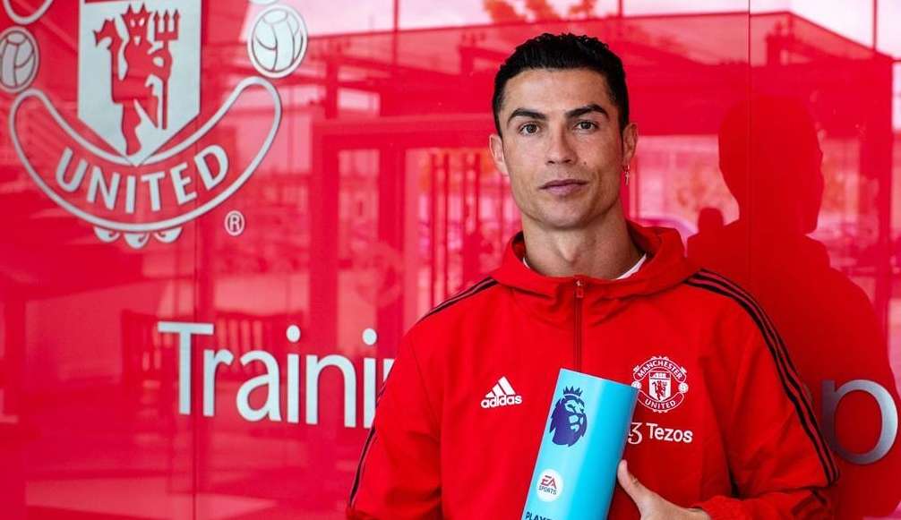 Cristiano Ronaldo se pronuncia após ser afastado do Manchester United
