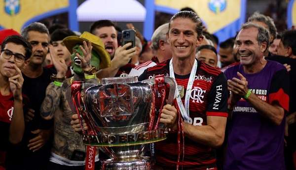 Filipe Luís do Flamengo  é recordista de títulos no novo Maracanã