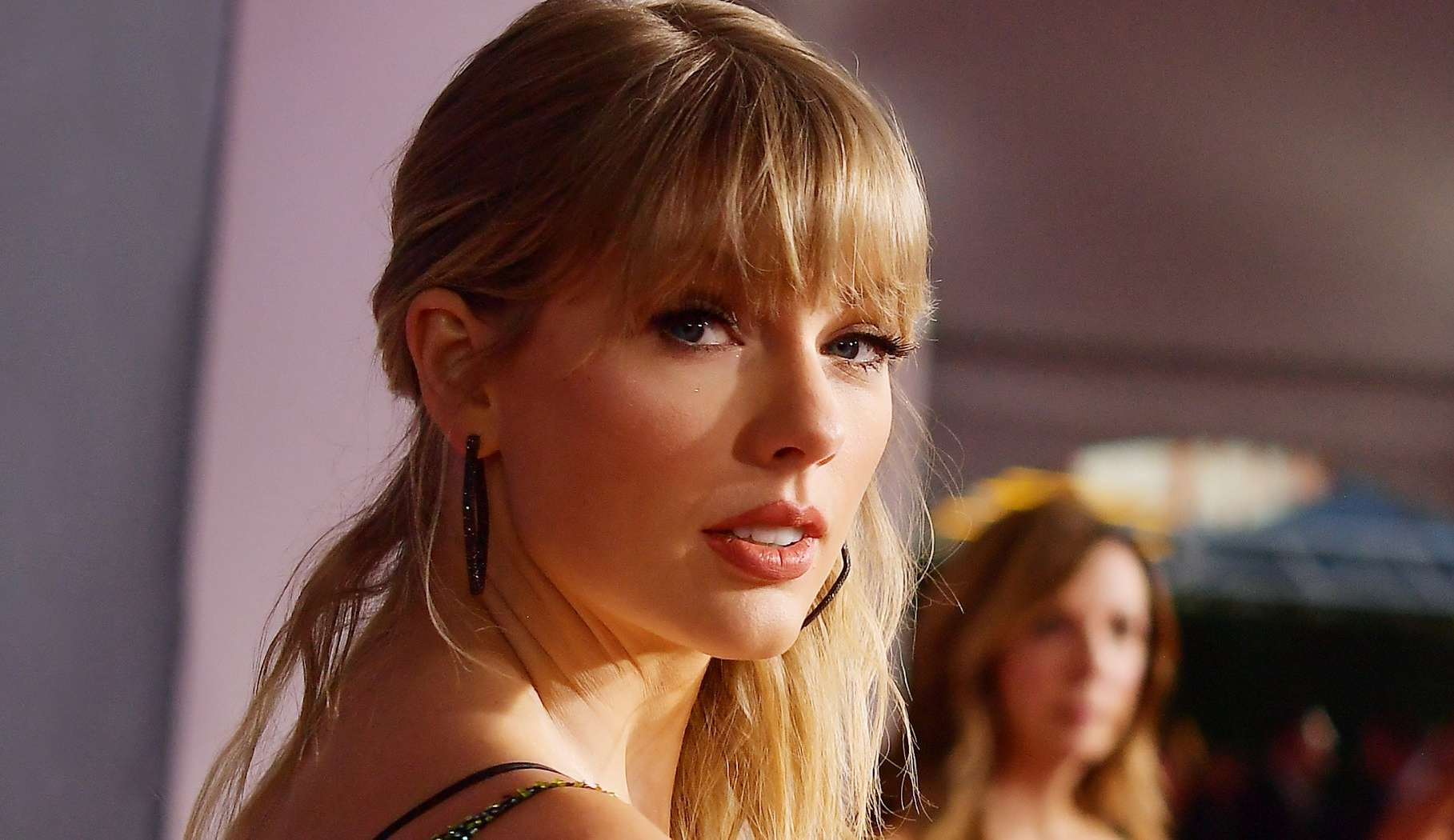 Taylor Swift supera Drake e atinge recorde de maior debut no Spotify com novo álbum “Midnights”
