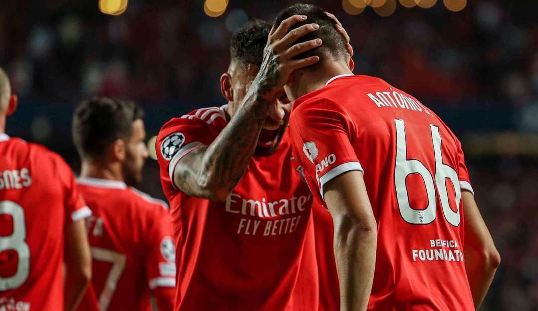 Benfica vence Juventus e se classifica às oitavas da Champions