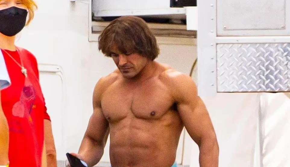 Zac Efron aparece irreconhecível em set de filmagem de novo filme