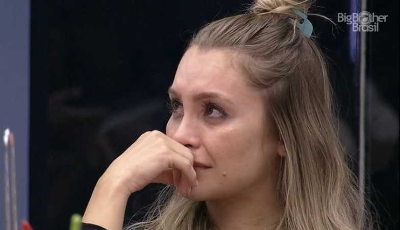 Carla chora por causa de Arthur: “Teria sido melhor se eu tivesse saído mesmo pra não ter sido trouxa”