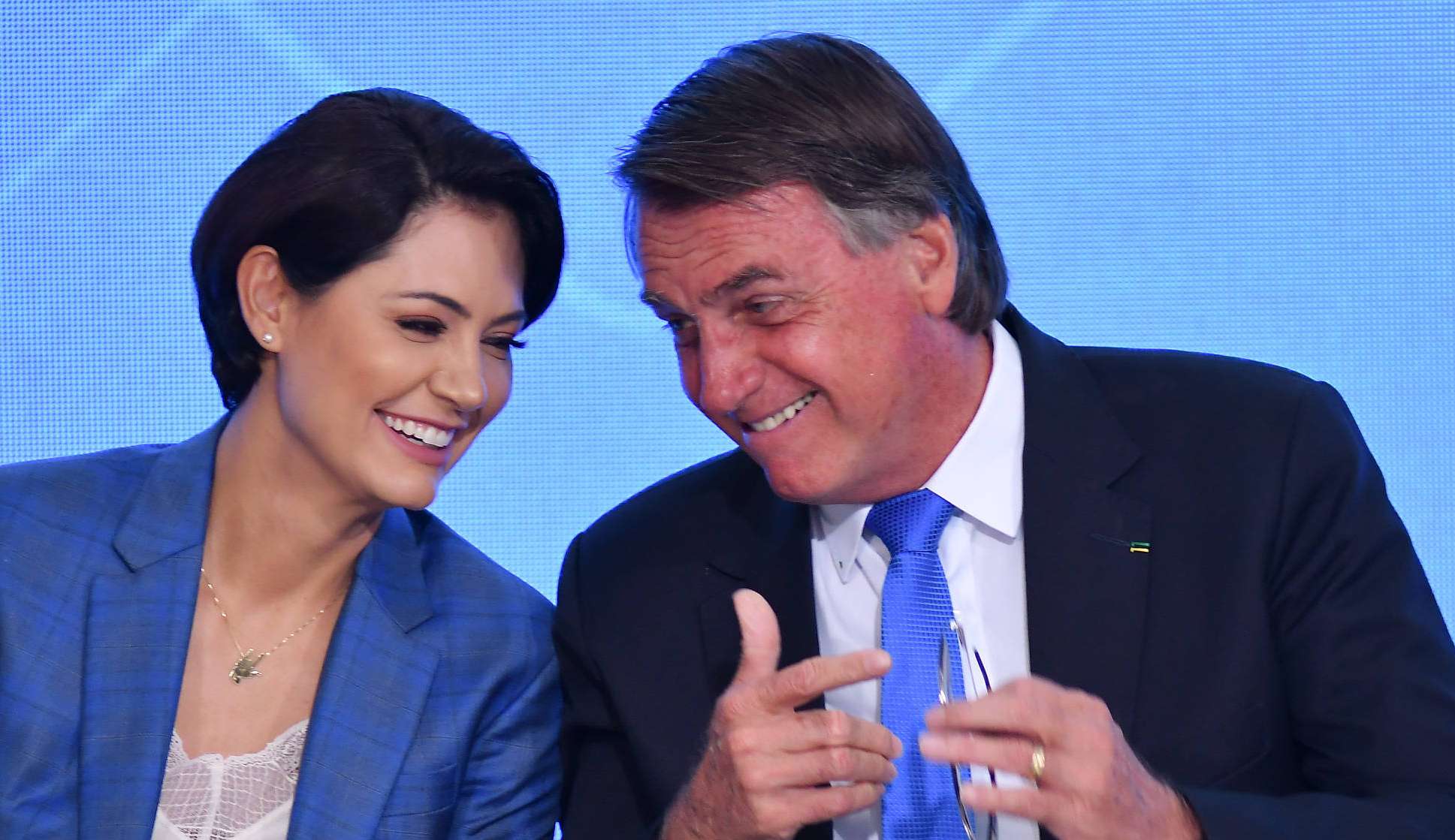 Michelle e Jair Bolsonaro deixam de se seguir em rede social e gera memes na internet