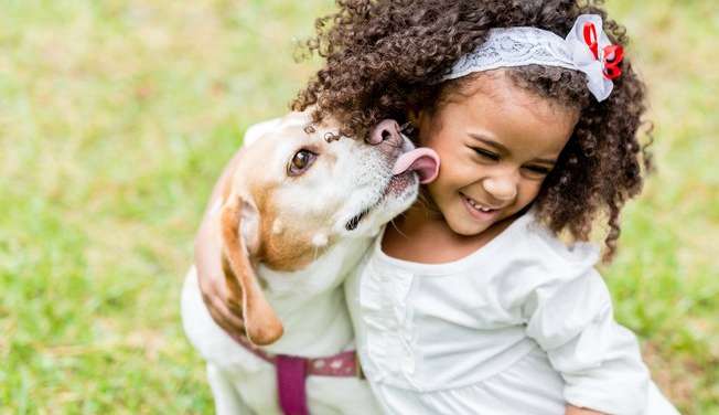 Como o convívio com animais de estimação pode fazer bem ao desenvolvimento infantil