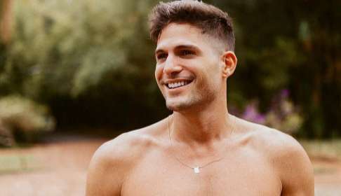 André Martinelli fala sobre rotina de treinos para ter o corpo sarado e conta que não segue uma dieta