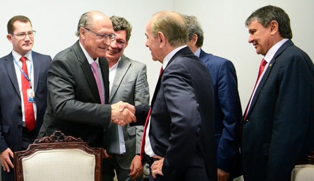 Alckmin se encontra com Bolsonaro para falar da transição presidencial