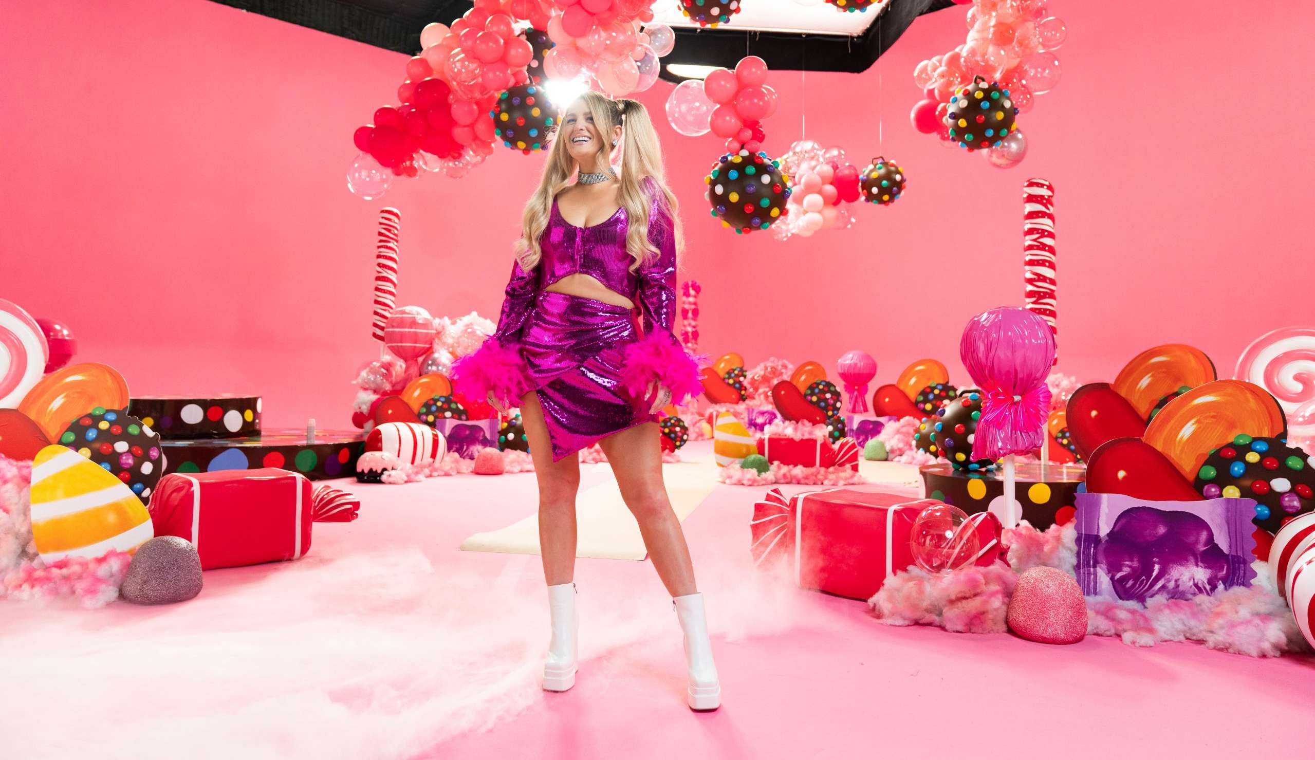 Após 6 anos, Meghan Trainor emplaca Made You Look no top 15 do UK