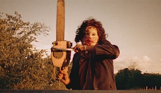 O Massacre da Serra Elétrica: continuação direta do terror de 1974 terá Leatherface velho