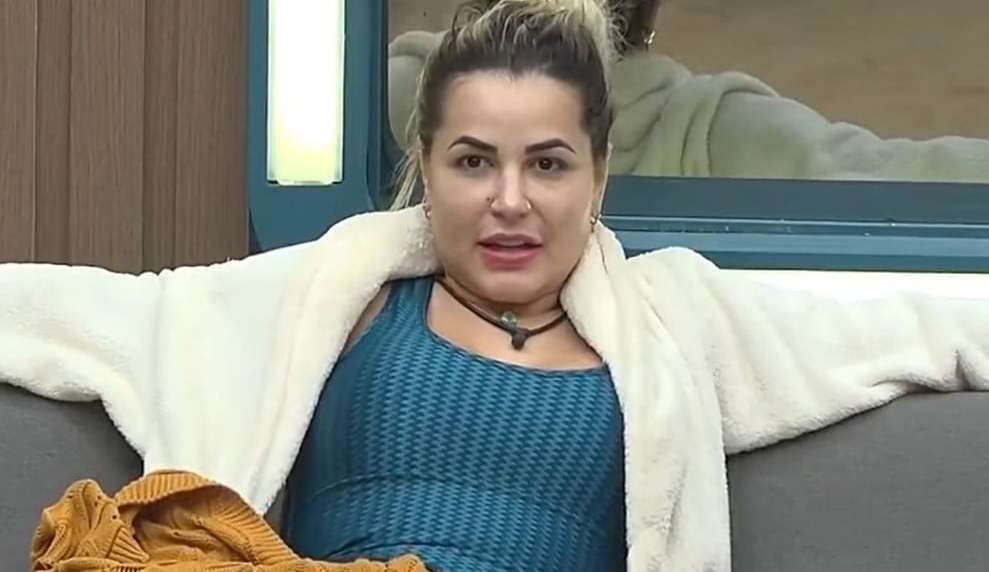“A Fazenda”: Deolane chama Deborah de xenofóbica, mas abafa o caso com seus aliados que usaram falas preconceituosas