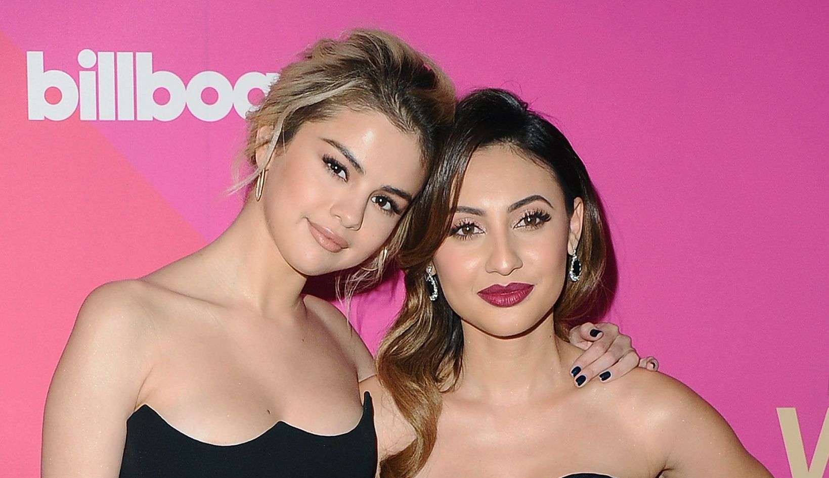 Selena Gomez comenta indireta e unfollow de amiga que doou um rim para a cantora