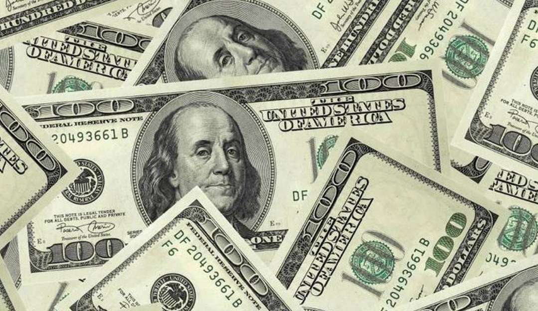 Dólar salta 4% com Mantega na transição agravando medo de descontrole fiscal sob Lula