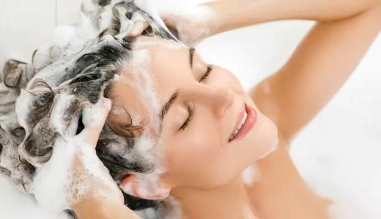 Usar o mesmo produto no cabelo  o torna menos eficaz?
