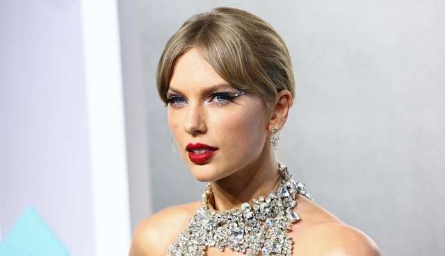 Vendas da “The Eras Tour” foram adiadas após alta demanda causar falha no sistema